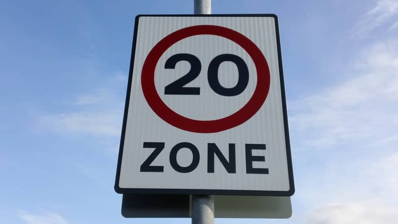 20 mph speed zone sign