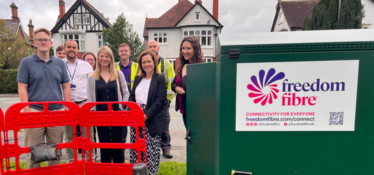 Cllr Nathan Pardoe, Mike Dugine (Digital Sector Specialist), Hayley Owen (Head of Economic Growth), Gemma Davies (Director of Housing and Economy) with the Freedom Fibre team.