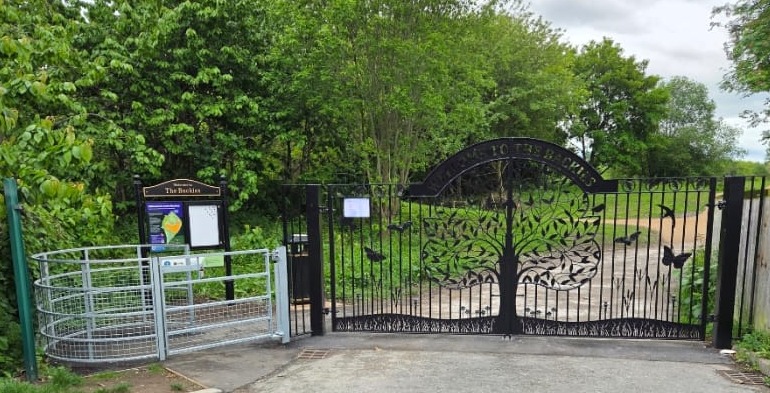 Backies gate