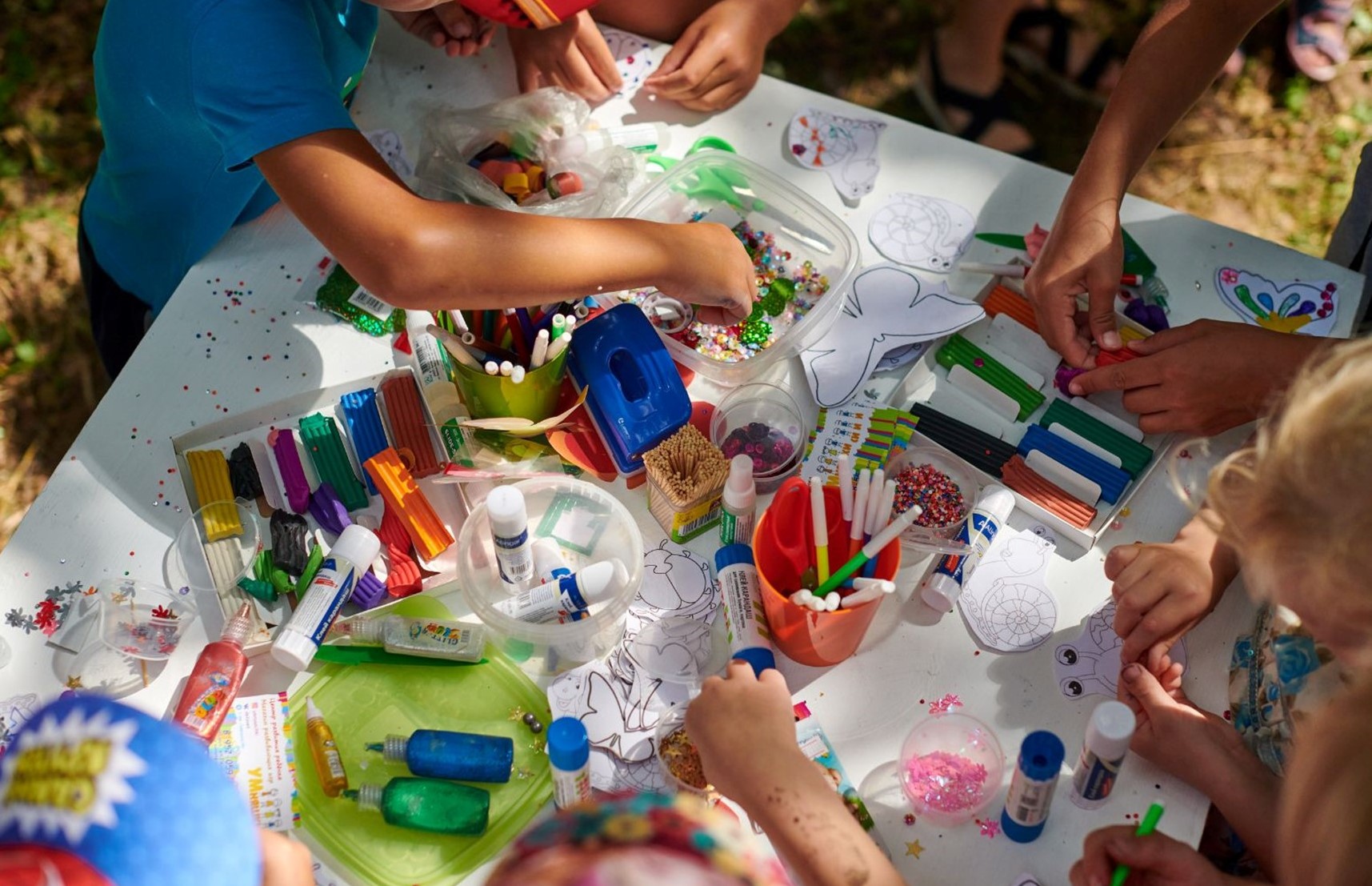 children making crafts