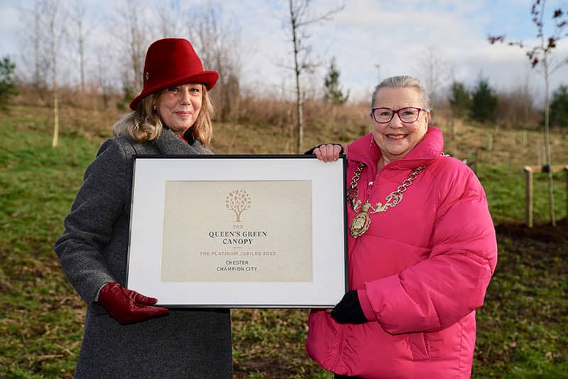 The Lord-Lieutenant, Lady Redmond MBE, presenting a QGC plaque to the Sheriff of Chester, Cllr Jill Houlbrook